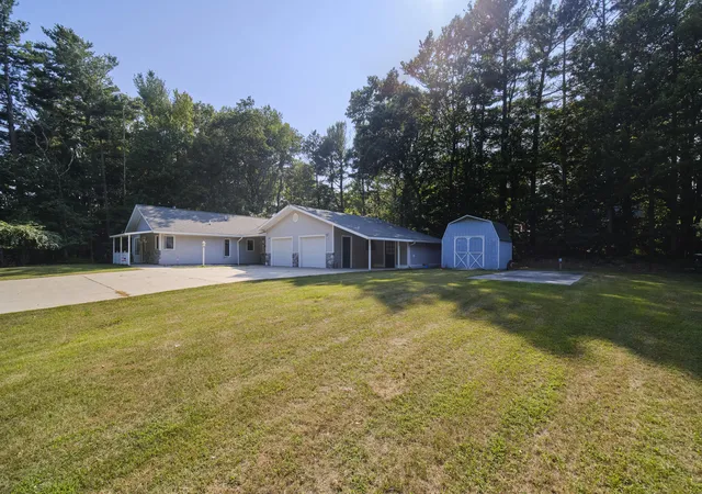 Photo 3 of Single family home for sale at 3423 Balsam Ave, Manistee, MI 49660 | MLS# 67026041993 | Listing updated on 2026-09-15