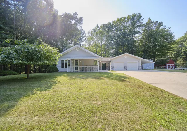 Photo 4 of Single family home for sale at 3423 Balsam Ave, Manistee, MI 49660 | MLS# 67026041993 | Listing updated on 2026-09-15