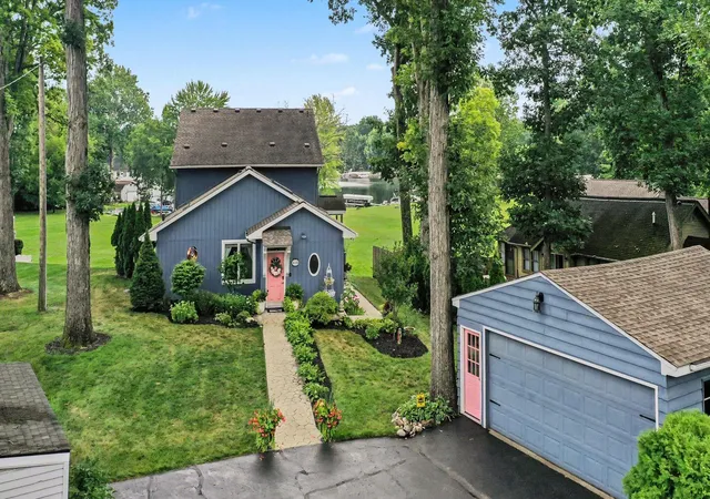 Photo 2 of Single family home for sale at 4720 Downing Dr, Pinckney, MI 48169 | MLS# 81026041996 | Listing updated on 2026-08-22