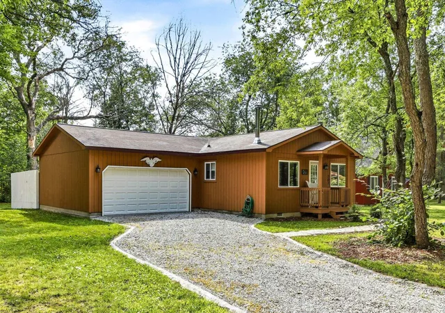 4th image of 207 Butterfield Ln, Houghton Lake, MI 48629 | MLS# 61050218155