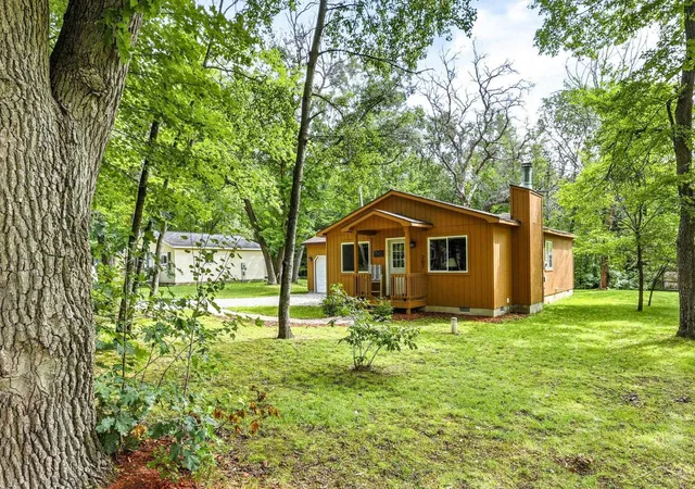 5th image of 207 Butterfield Ln, Houghton Lake, MI 48629 | MLS# 61050218155