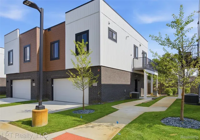 Listing Photo 2 - Condo for sale in building located at 8130 Allor Lndg, Brighton, MI 48114