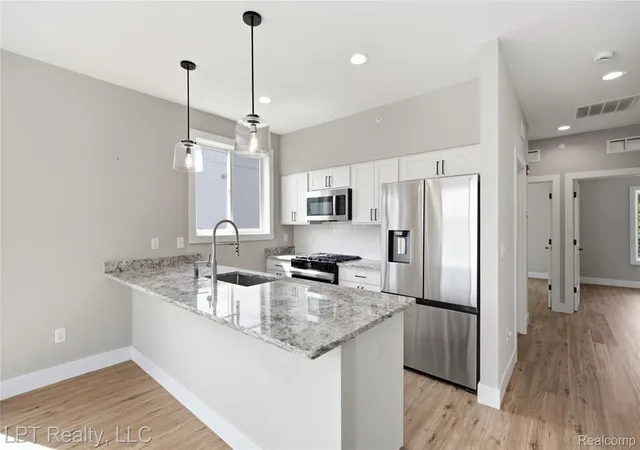 Listing Photo 5 - Condo for sale in building located at 8130 Allor Lndg, Brighton, MI 48114