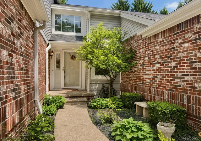Photo 3 of Condo for sale at 1168 Fairways Blvd, Troy, MI 48085 | MLS# 20261063636 | Listing updated on 2026-09-07