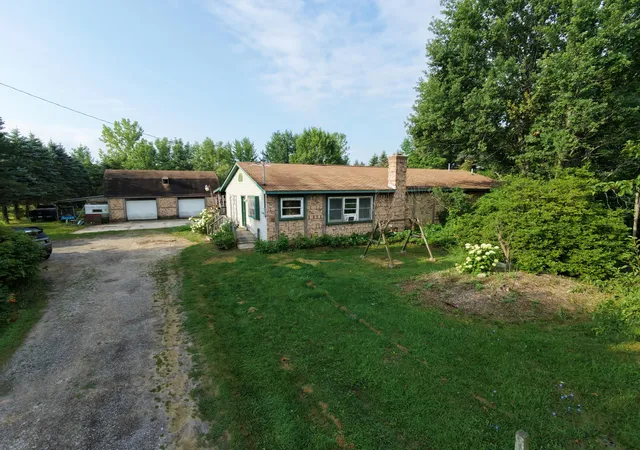 Photo 3 of Single family home for sale at 1215 Dale Rd, Beaverton, MI 48612 | MLS# 65026042006 | Listing updated on 2026-08-26