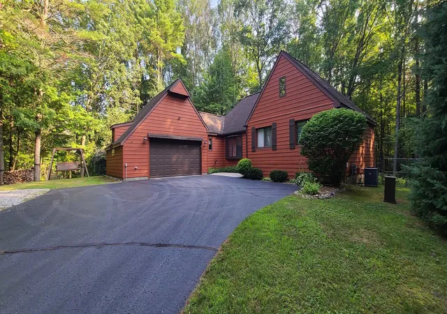 Photo 3 of Single family home for sale at 4534 Oakridge Dr, Oscoda, MI 48750 | MLS# 77080072213 | Listing updated on 2026-08-21