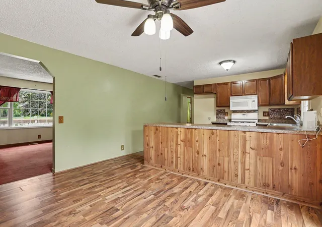 Photo 2 of Single family home for sale at 47059 Cr 215, Lawrence, MI 49064 | MLS# 69026042014 | Listing updated on 2026-08-11