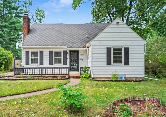 2nd image of 1229 N Fletcher Ave, Kalamazoo, MI 49006 | MLS# 66026042009