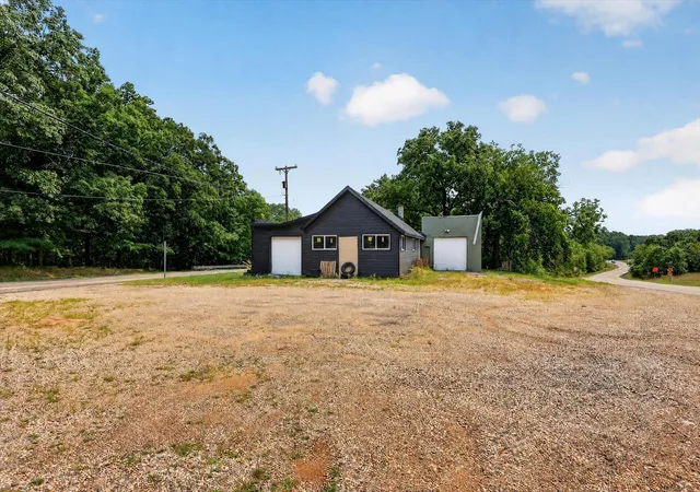 Photo 2 of Single family home for sale at 7820 Cascade Rd Se, Ada, MI 49301 | MLS# 65026042011 | Listing updated on 2026-08-13