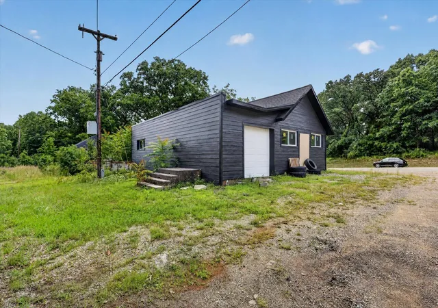 Photo 3 of Single family home for sale at 7820 Cascade Rd SE, Ada, MI 49301 | MLS# 65026042011 | Listing updated on 2026-08-13
