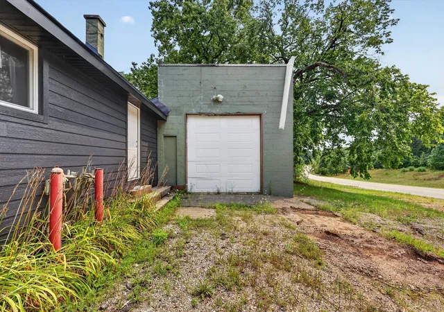 Photo 4 of Single family home for sale at 7820 Cascade Rd SE, Ada, MI 49301 | MLS# 65026042011 | Listing updated on 2026-08-13