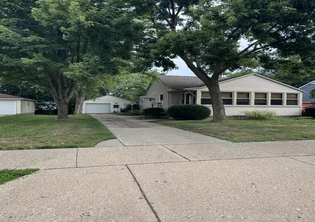 1st image of 833 Kenneth St Sw, Wyoming, MI 49509 | MLS# 65026042016