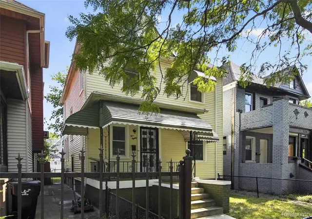 Photo 2 of Single family home for sale at 580 Melbourne St, Detroit, MI 48202 | MLS# 20261063651 | Listing updated on 2026-08-31