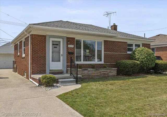 Photo 3 of Single family home for sale at 28399 Palmer Blvd, Madison Heights City Oakland, MI 48071 | MLS# 20261063654 | Listing updated on 2026-08-29