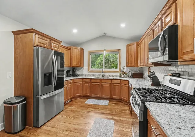 Photo 3 of Single family home for sale at 37454 Eagle Dr, Livonia, MI 48150 | MLS# 81026042022 | Listing updated on 2026-09-20