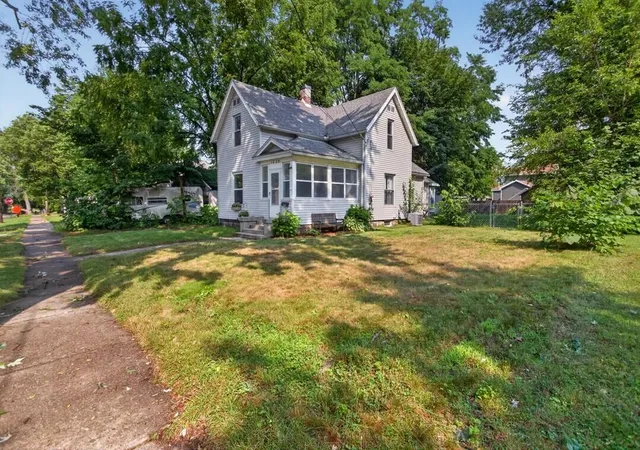 Photo 3 of Single family home for sale at 1608 Chapin St, Jackson, MI 49203 | MLS# 55026042020 | Listing updated on 2026-09-10