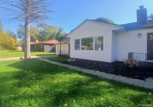 Single family home for sale at 3217 W Cass Ave, Flint, MI 48504 | MLS# 20261063658