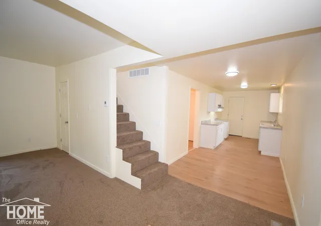 4th image of 614 Alger Ave, Owosso, MI 48867 | MLS# 5050218169