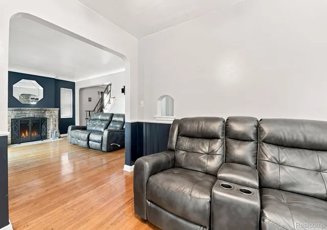 Photo 4 of Single family home for sale at 475 Belanger St, Grosse Pointe Farms, MI 48236 | MLS# 20261063661 | Listing updated on 2026-08-29