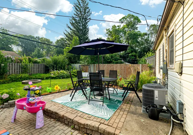 Photo 3 of Single family home for sale at 1036 N Maple Rd, Ann Arbor, MI 48103 | MLS# 81026042035 | Listing updated on 2026-08-21