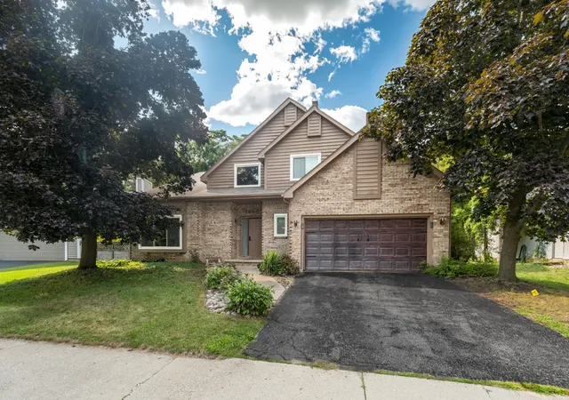 2nd image of 5295 Bear Lake Dr, East Lansing, MI 48823 | MLS# 64026042038