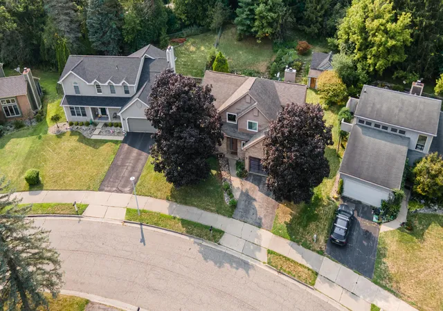 Photo 3 of Single family home for sale at 5295 Bear Lake Dr, East Lansing, MI 48823 | MLS# 64026042038 | Listing updated on 2026-08-21