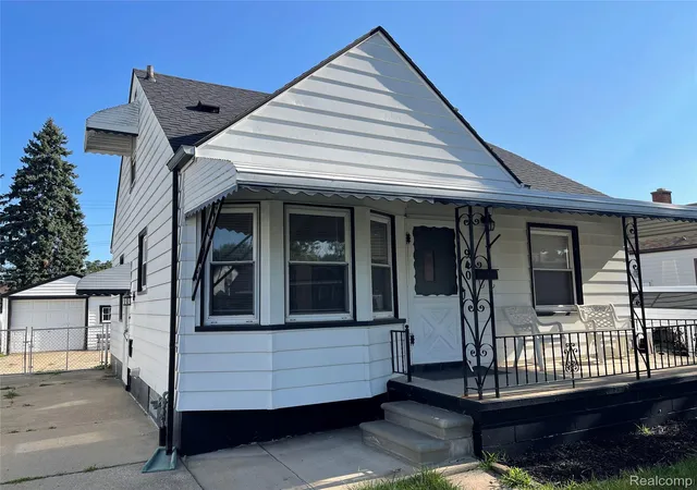 Photo 1 of Single family home for sale at 940 Saint Johns Blvd, Lincoln Park, MI 48146 | MLS# 20261063666 | Listing updated on 2026-08-14