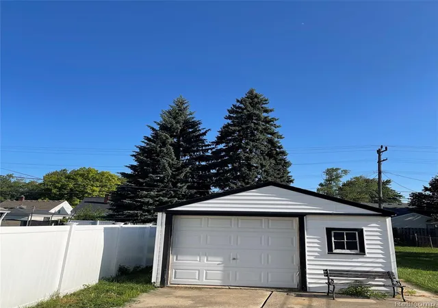 Photo 2 of Single family home for sale at 940 Saint Johns Blvd, Lincoln Park, MI 48146 | MLS# 20261063666 | Listing updated on 2026-08-14