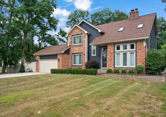 Photo 3 of Single family home for sale at 48952 Forest Dr, Shelby Township, MI 48317 | MLS# 20261063669 | Listing updated on 2026-09-03