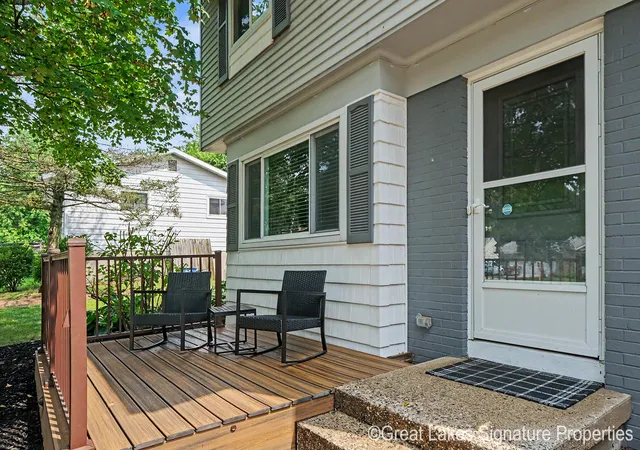 5th image of 8282 Courtland Dr Ne, Rockford, MI 49341 | MLS# 65026042045