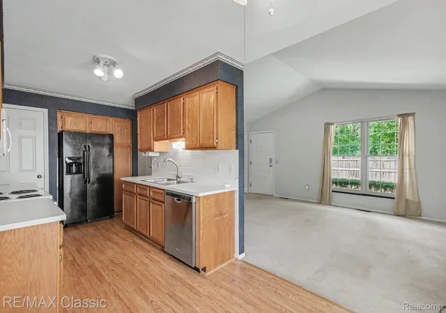 Listing Photo 5 - Condo for sale in building located at 1489 Dover Hl N, Walled Lake, MI 48390