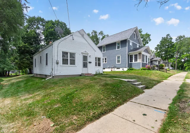 Photo 3 of Single family home for sale at 135 E Mansion, Jackson, MI 49203 | MLS# 55026042049 | Listing updated on 2026-09-17