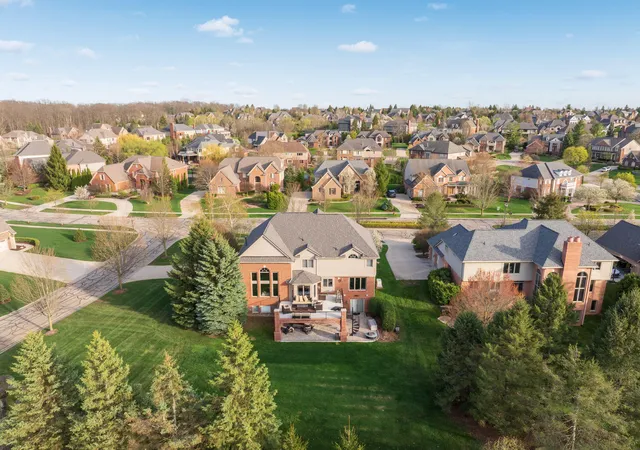 Photo 4 of Single family home for sale at 2910 N Addison Cir, Rochester, MI 48306 | MLS# 81026042050 | Listing updated on 2026-09-14