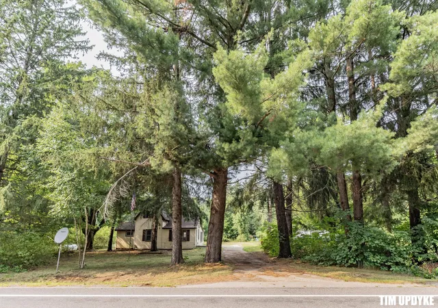 Photo 1 of Sale Pending at 5924 E Sternberg Rd, Fruitport, MI 49415 | MLS# 71026042052 | Listing updated on 2026-09-18