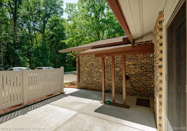 Listing Photo 5 - Condo for sale in building located at 37587 Barkridge Cir, Westland, MI 48185