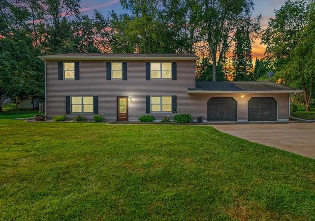 Photo 1 of Sale Pending at 16 Goodrich Ave, Hillsdale, MI 49242 | MLS# 53026042054 | Listing updated on 2026-08-21