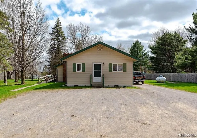 Photo 4 of Single family home for sale at 140 Larson Rd, Attica, MI 48412 | MLS# 20261063700 | Listing updated on 2026-09-20