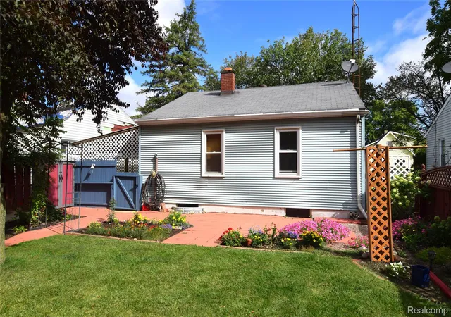 Photo 3 of Single family home for sale at 3709 Arlene Ave, Flint, MI 48532 | MLS# 20261063701 | Listing updated on 2026-09-16