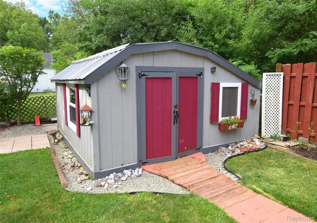 Photo 4 of Single family home for sale at 3709 Arlene Ave, Flint, MI 48532 | MLS# 20261063701 | Listing updated on 2026-09-16