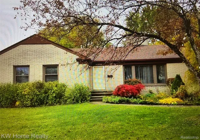 Photo 1 of Single family home for sale at 18550 Beechwood St, Roseville, MI 48066 | MLS# 20261063702 | Listing updated on 2026-09-12