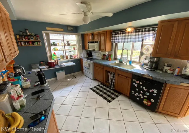 Photo 4 of Single family home for sale at 18550 Beechwood St, Roseville, MI 48066 | MLS# 20261063702 | Listing updated on 2026-09-12