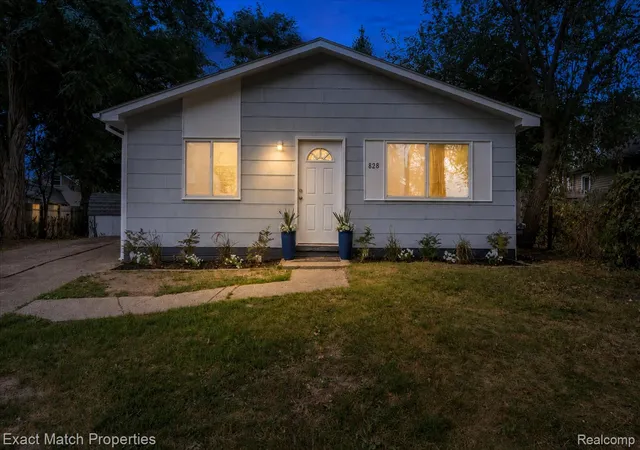 Photo 1 of Single family home for sale at 828 Sarasota Ave, Pontiac, MI 48340 | MLS# 20261063711 | Listing updated on 2026-10-10