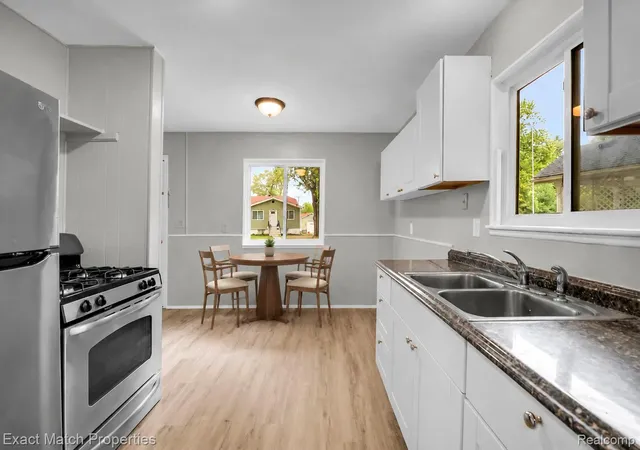 Photo 3 of Single family home for sale at 828 Sarasota Ave, Pontiac, MI 48340 | MLS# 20261063711 | Listing updated on 2026-10-10