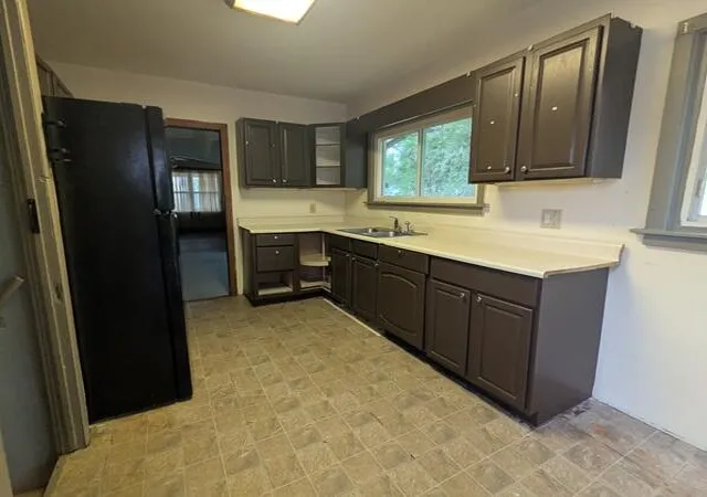 2nd image of 140 W Addison St, Jackson, MI 49203 | MLS# 81026042071