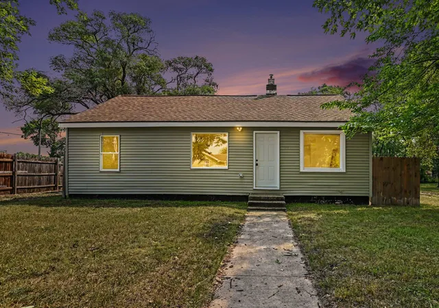 Photo 1 of Single family home for sale at 2304 Dyson St, Muskegon, MI 49444 | MLS# 71026042073 | Listing updated on 2026-09-07
