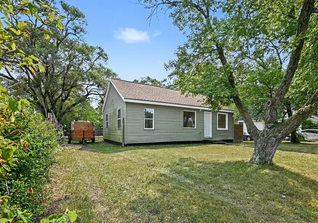 Photo 2 of Single family home for sale at 2304 Dyson St, Muskegon, MI 49444 | MLS# 71026042073 | Listing updated on 2026-09-07