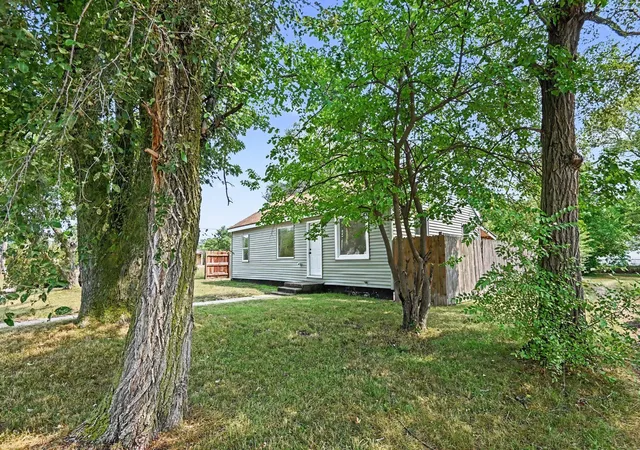 Photo 3 of Single family home for sale at 2304 Dyson St, Muskegon, MI 49444 | MLS# 71026042073 | Listing updated on 2026-09-07