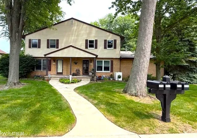 2nd image of 3712 Ramblewood Dr, Port Huron, MI 48060 | MLS# 58050218193