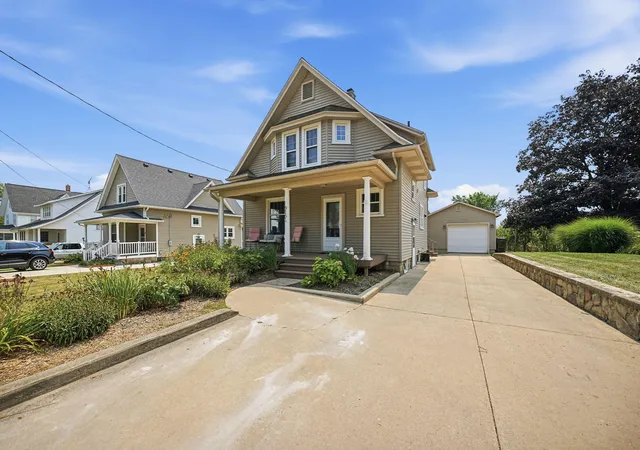 Photo 2 of Single family home for sale at 9161 Austin Rd, Saline, MI 48176 | MLS# 81026042077 | Listing updated on 2026-08-21