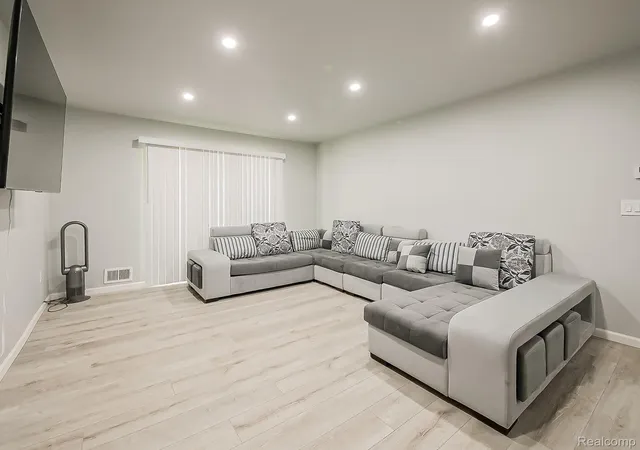 Photo 3 of Condo for sale at 29101 Hayes Rd, Warren, MI 48088 | MLS# 20261063732 | Listing updated on 2026-08-14